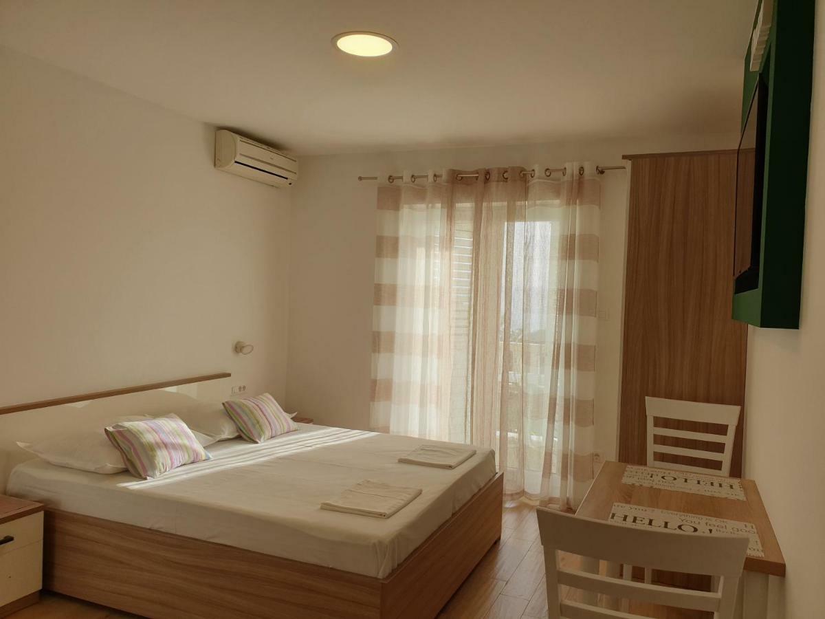 Guesthouse Dominovic Brela Exterior photo